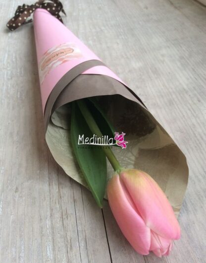 Nőnapi tulipán 10 x 1 szál díszítve (1000 Ft/db)